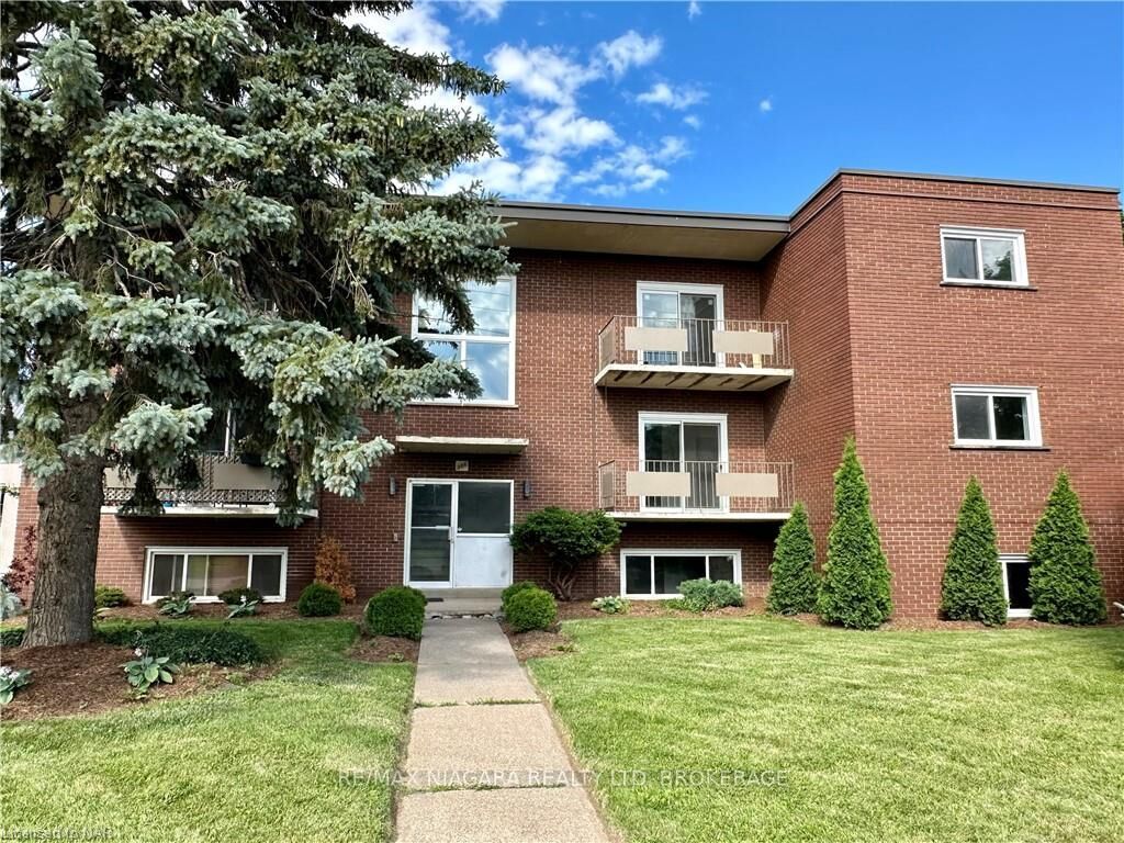Property Photo: 286 Vine Street 8 ON L2M 4T3