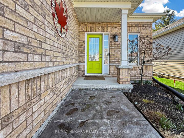 Property Photo: 1041 Meadowood Street ON L2A 5B9