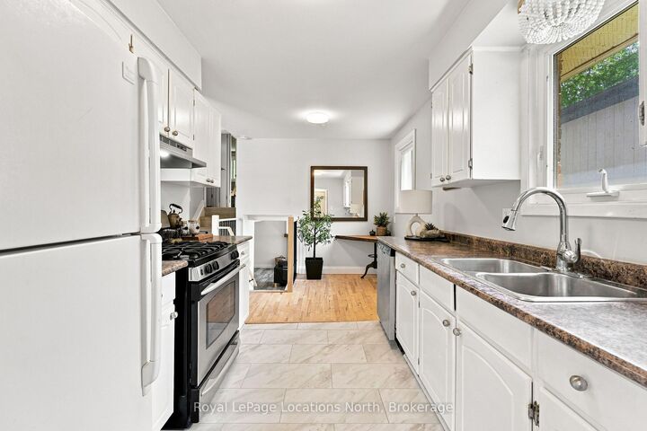Property Photo:  32 Courtice Crescent  ON L9Y 4G1 