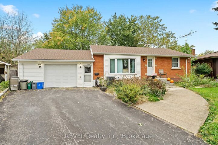 Property Photo:  8327 Parkway Drive Upper Unit  ON L2G 6W8 