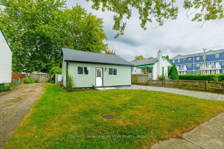 Property Photo:  406 Hennepin Avenue  ON L3B 4T5 