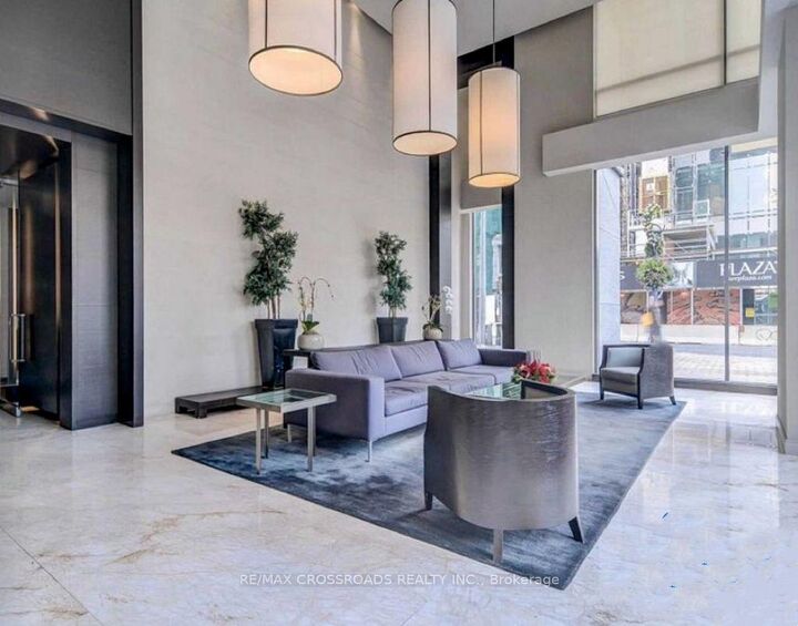 Property Photo:  18 Yorkville Avenue 2206  ON M4W 3Y8 