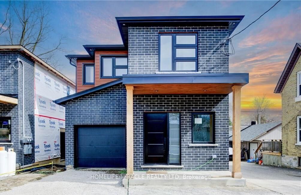 Property Photo:  160 Weber Street W Upper  ON N2H 4A4 