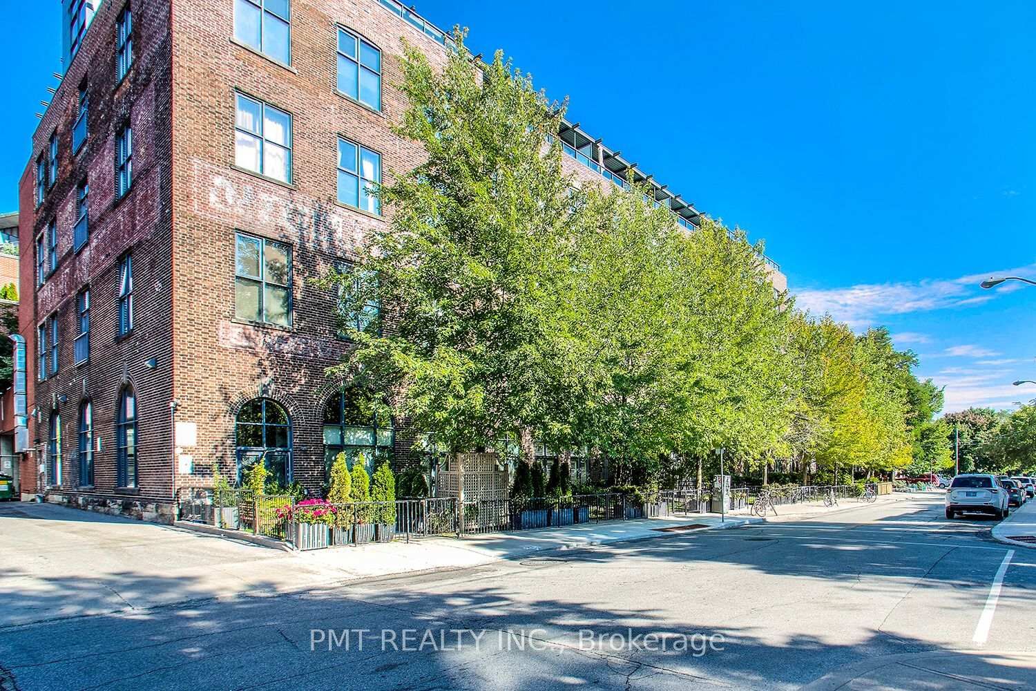Property Photo:  369 Sorauren Avenue 311  ON M6R 3C2 