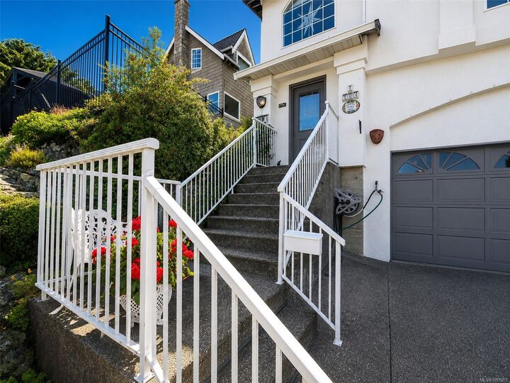 Property Photo:  709 Luscombe Pl #2  BC V9A 7L6 
