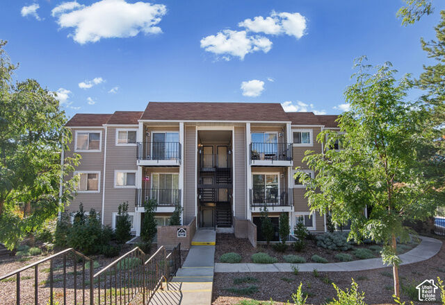 Property Photo: 1040 E Quail Park Dr E UT 84117