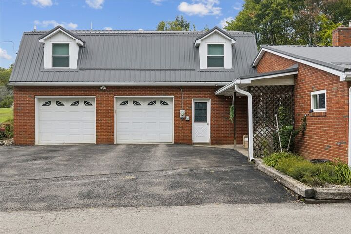 Property Photo: 122 Young Ln PA 15010