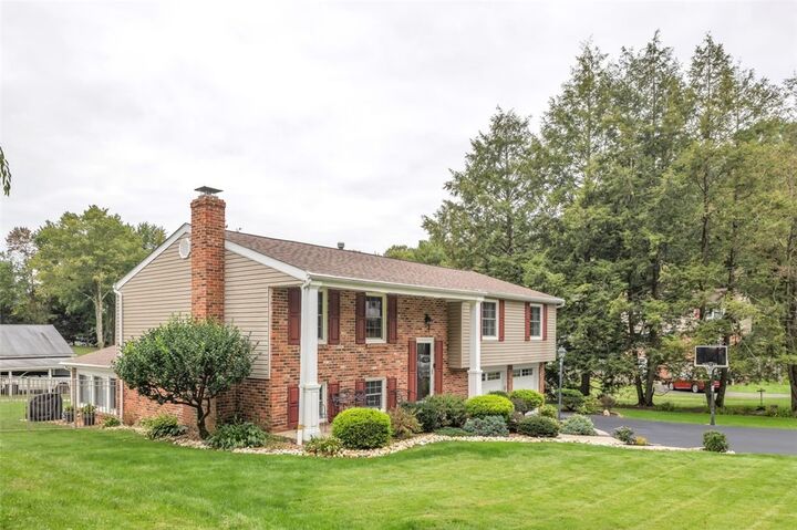 Property Photo: 6 Greenview Dr PA 15644