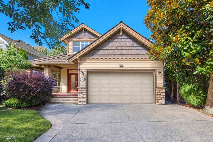 Property Photo: 15527 37A Avenue BC V3Z 0H6