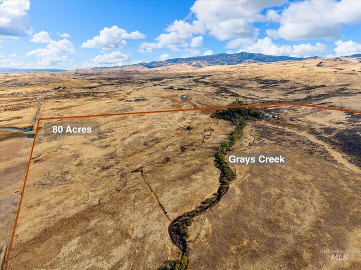 Property Photo: 1009 Grays Creek Rd. ID 83612