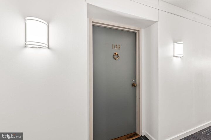 Property Photo:  801 N Howard Street 106  VA 22304 