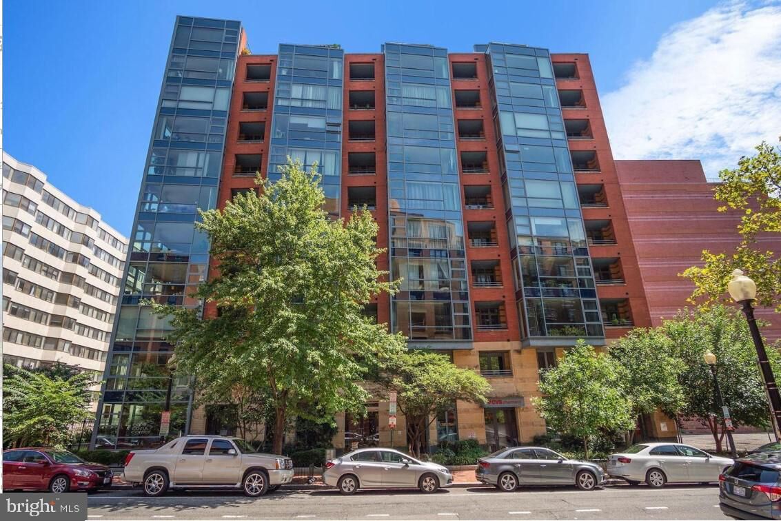 Property Photo:  1117 10th Street NW W10  DC 20001 