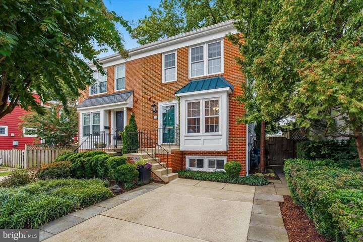 Property Photo: 15 E Del Ray Avenue VA 22301