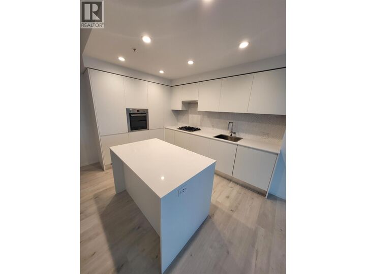 Property Photo: 3809 Evergreen Place 1606 BC V3J 0M1