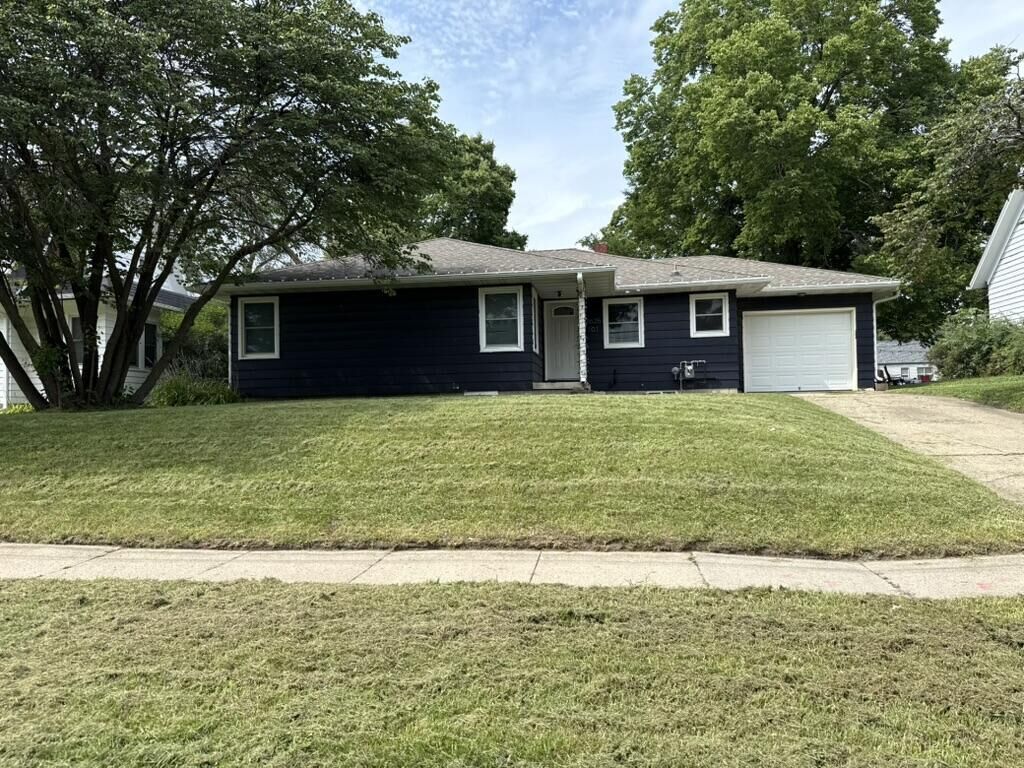 Property Photo: 2625 Knapp Street IA 50014