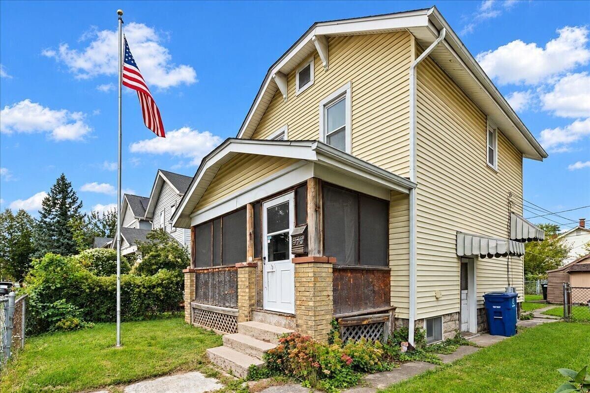 Property Photo: 1570 Briarwood Avenue OH 43211
