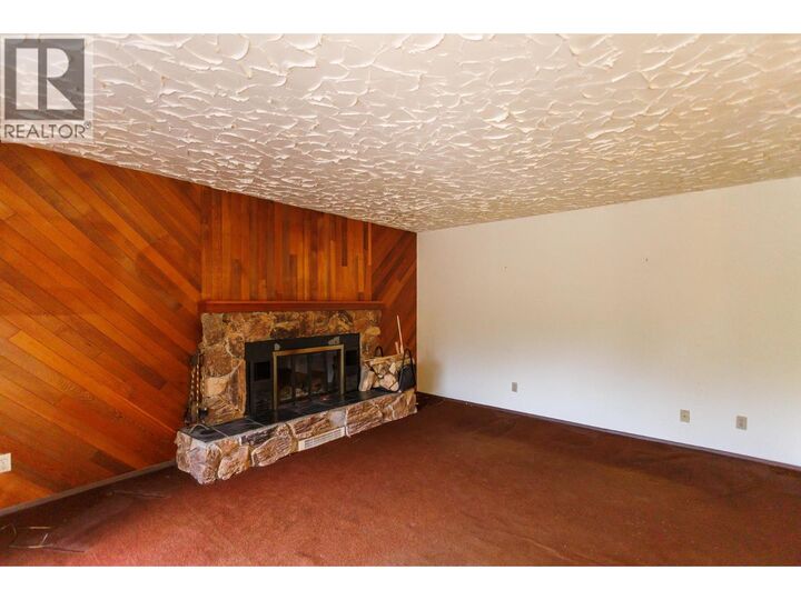 Photo de la propriété:  2504 Kerr Street  BC V8G 2K3 