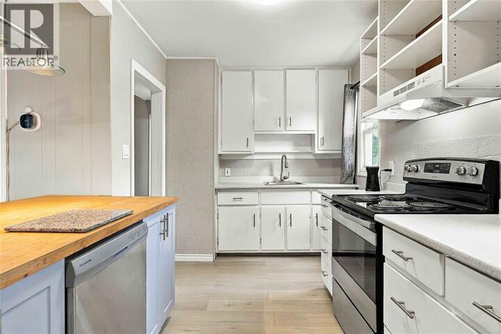 Property Photo:  178 East Street North  ON N7T 6X6 