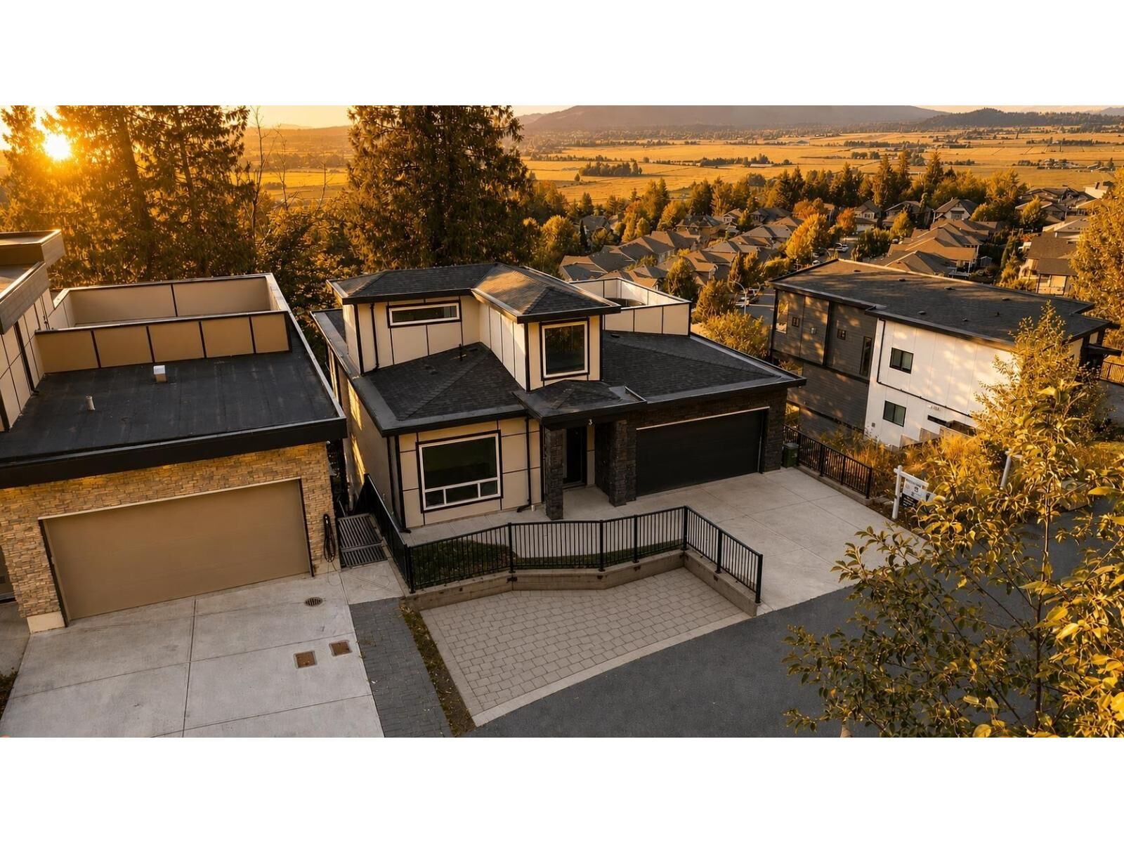 Property Photo:  5988 Lindeman Street 3  BC V2R 0R9 