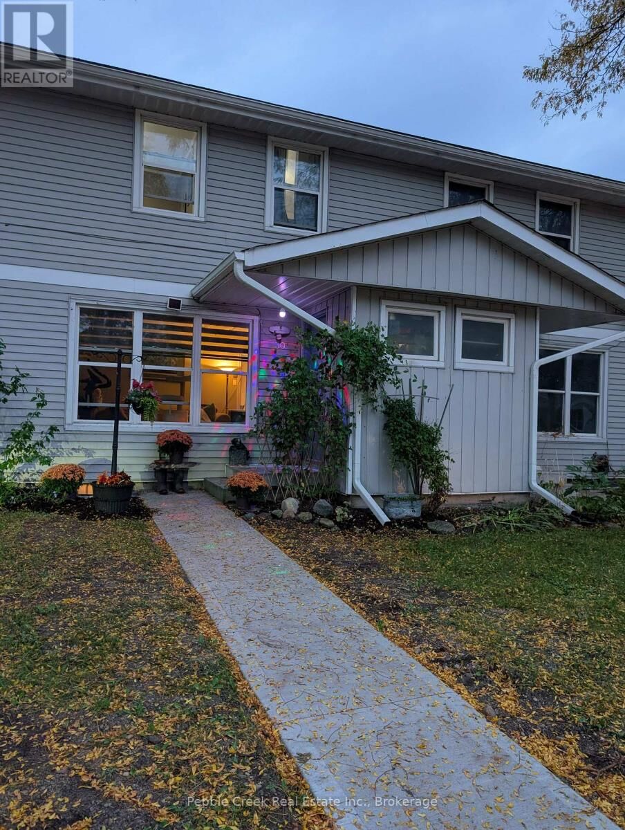 Property Photo:  30 St Charles Place 30  ON N0M 1L0 