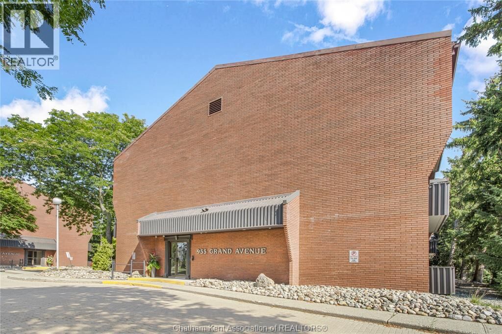 Property Photo:  955 Grand Avenue West 208  ON N7L 4V6 