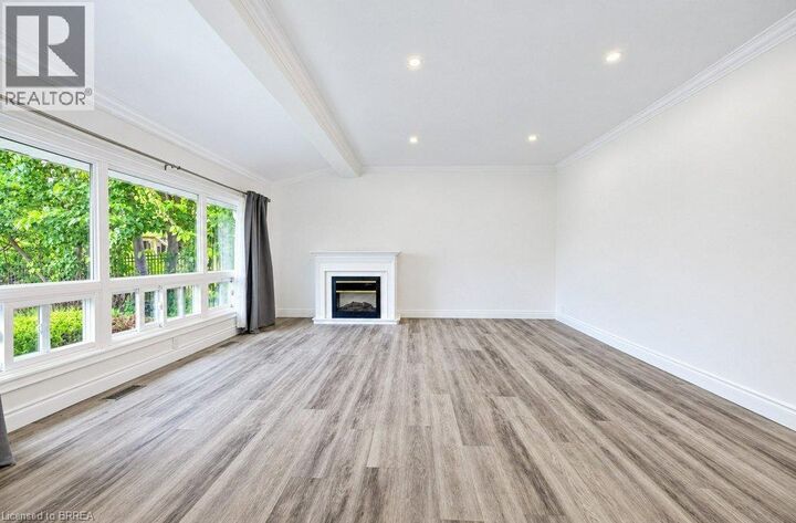Property Photo:  65 Broadway Street West 1  ON N3L 2S7 