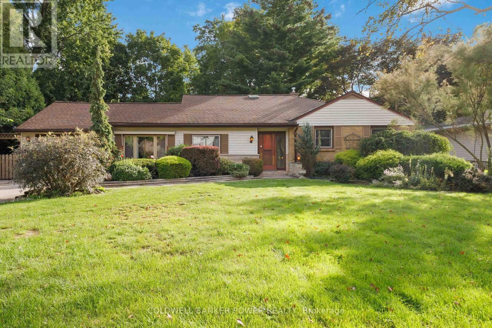 Photo de la propriété:  423 Pinetree Drive  ON N6H 3M9 