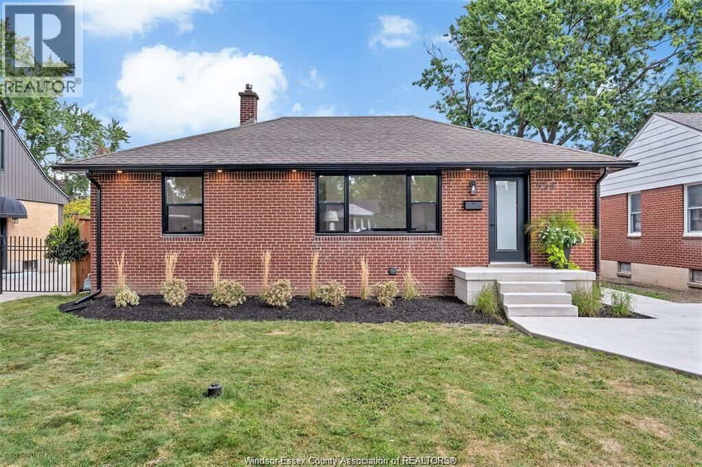 Property Photo:  994 Isabelle  ON N8S 3B2 