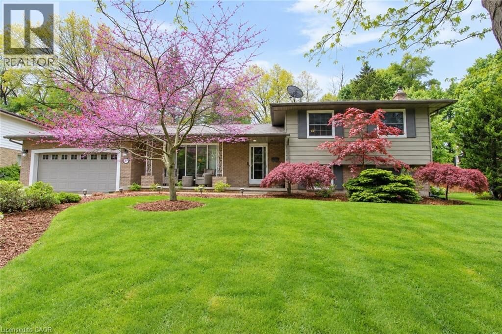 Property Photo: 66 Berkley Crescent ON N3Y 2K5