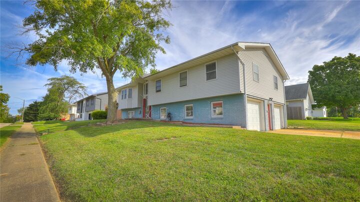 Property Photo: 2220 N Longwood Drive IL 62526