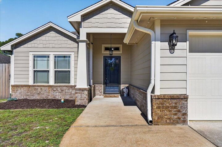 Property Photo:  2676 Hartman Court  FL 32566 