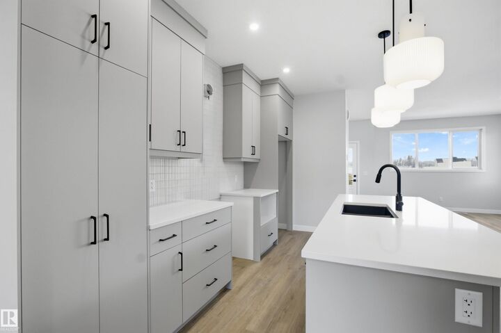 Property Photo:  3760 Erlanger Drive NW  AB T6M 1R9 