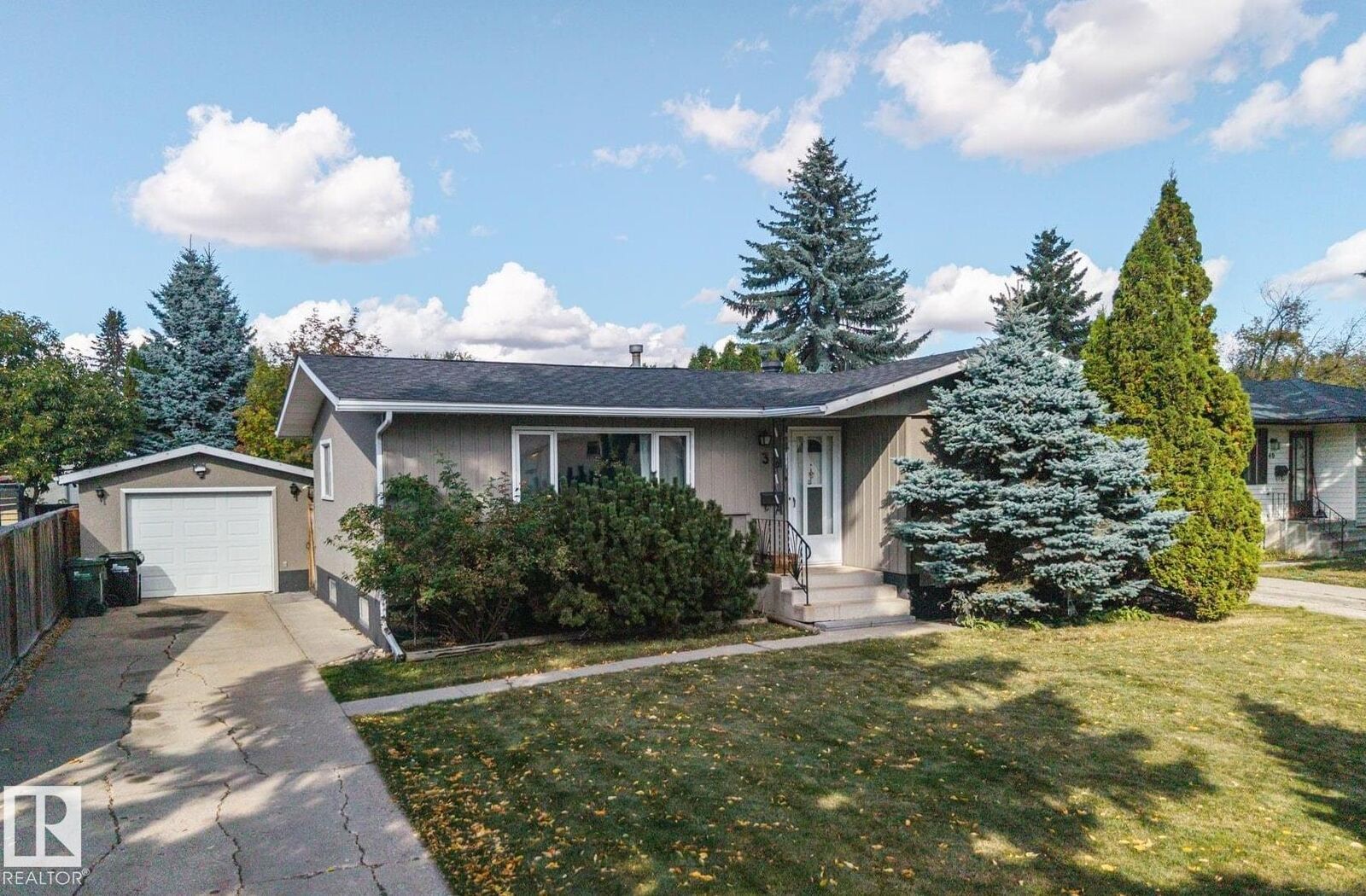 Property Photo:  38 Raven Drive  AB T8A 0C7 