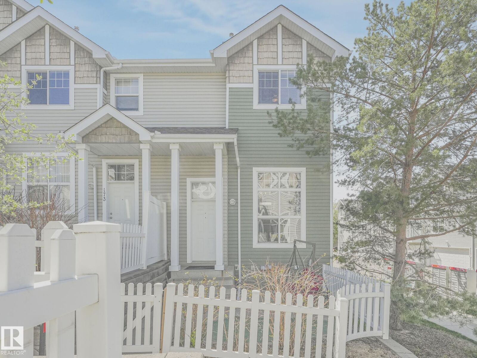 Property Photo:  5604 199 Street NW  AB T6M 2Z9 