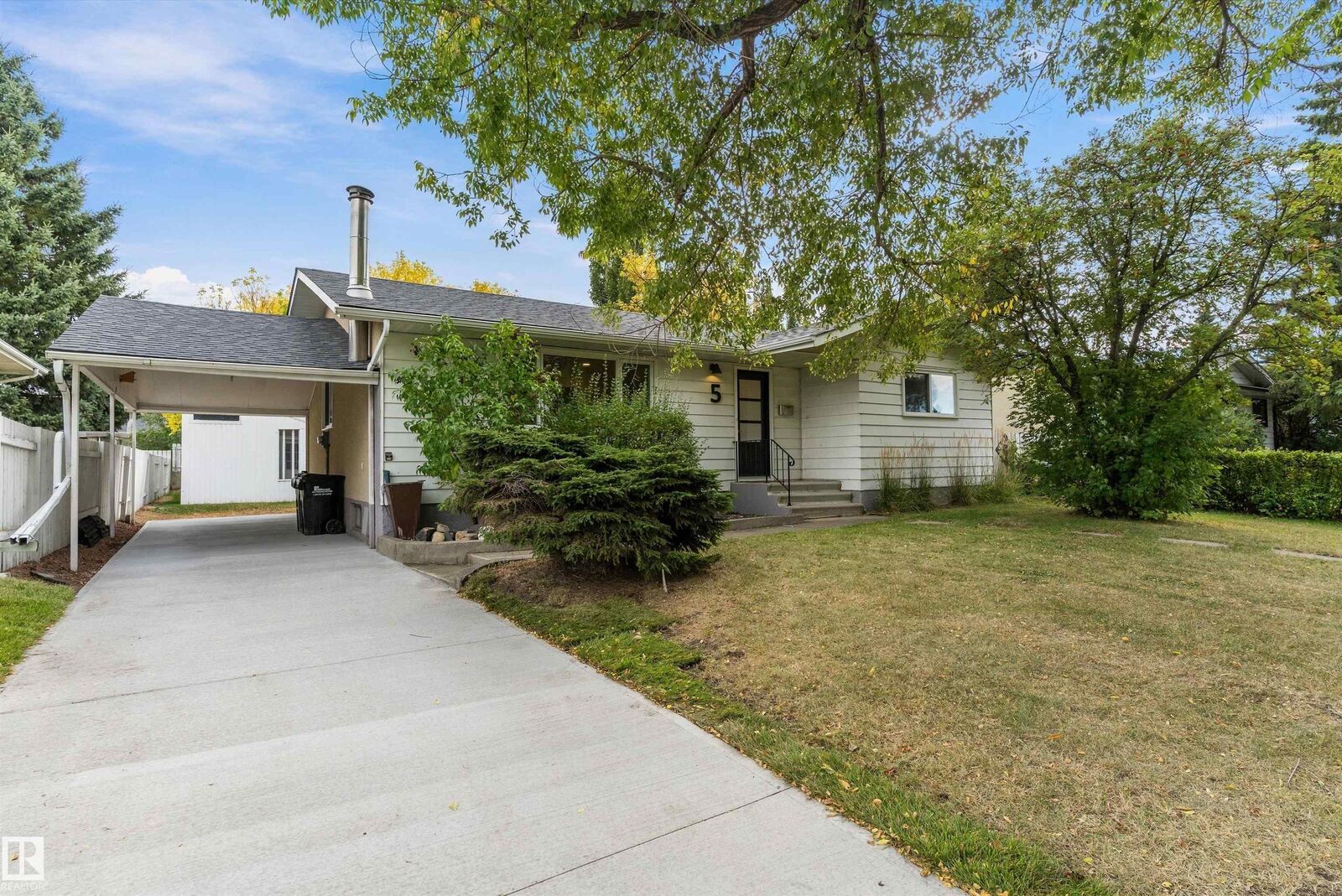 Property Photo:  5 Glenbrook Boulevard  AB T8A 2Y9 