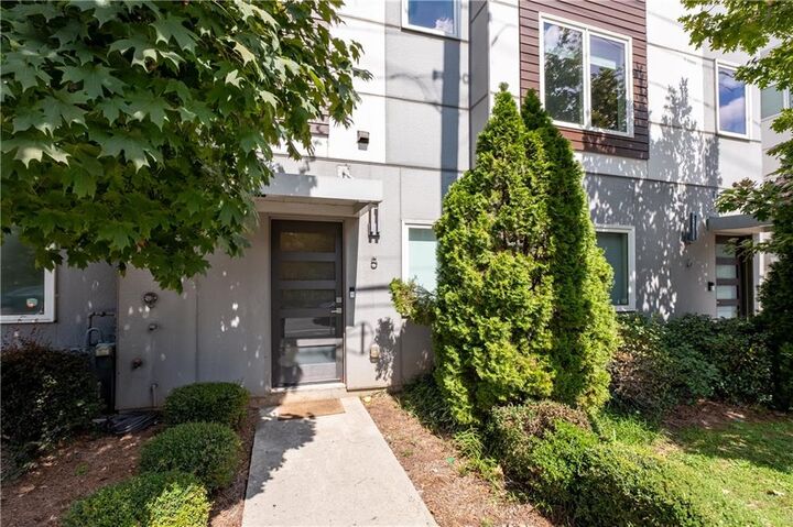 Property Photo: 1672 Dekalb Avenue NE 5 GA 30307