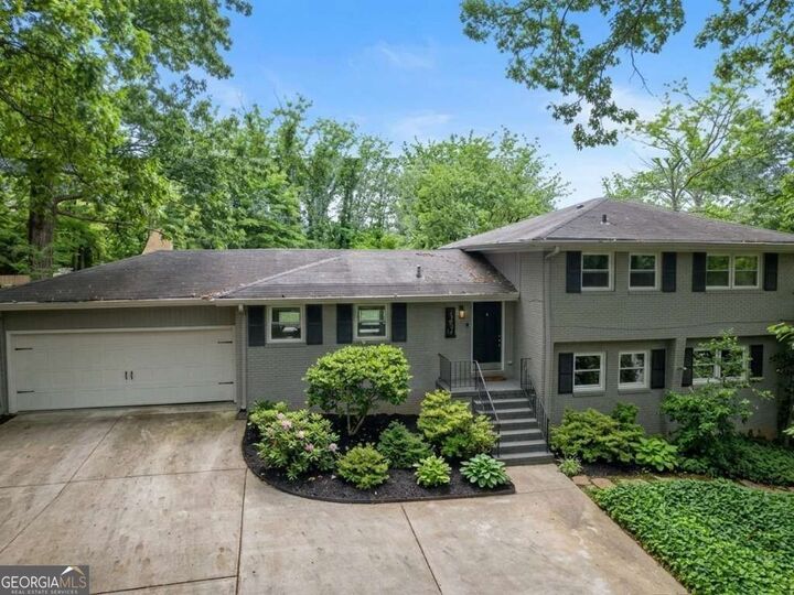 Property Photo: 2363 Oakridge Court GA 30032