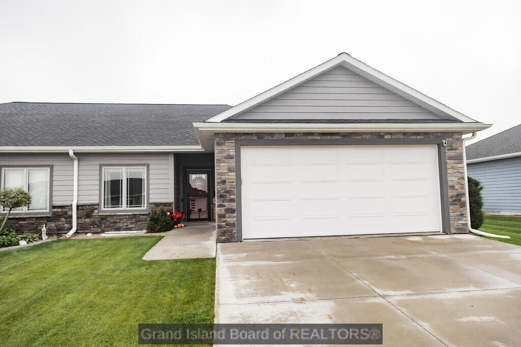 Property Photo:  811 Remington Dr  NE 68847 
