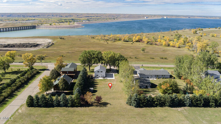 Property Photo:  409 Missouri Drive W  ND 58565 