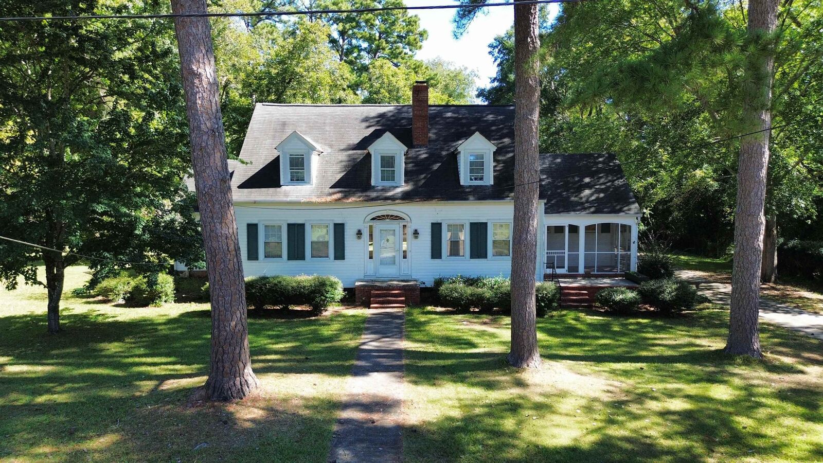Property Photo:  803 Dolvin Avenue  GA 30669 