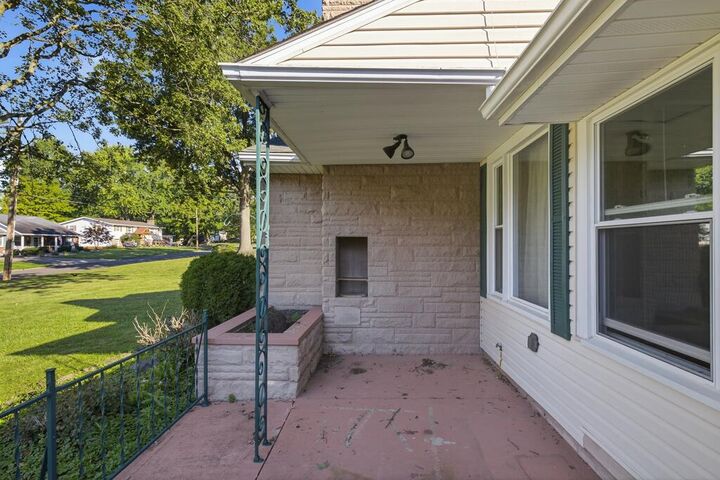 Property Photo: 1023 Mt Auburn OH 44805