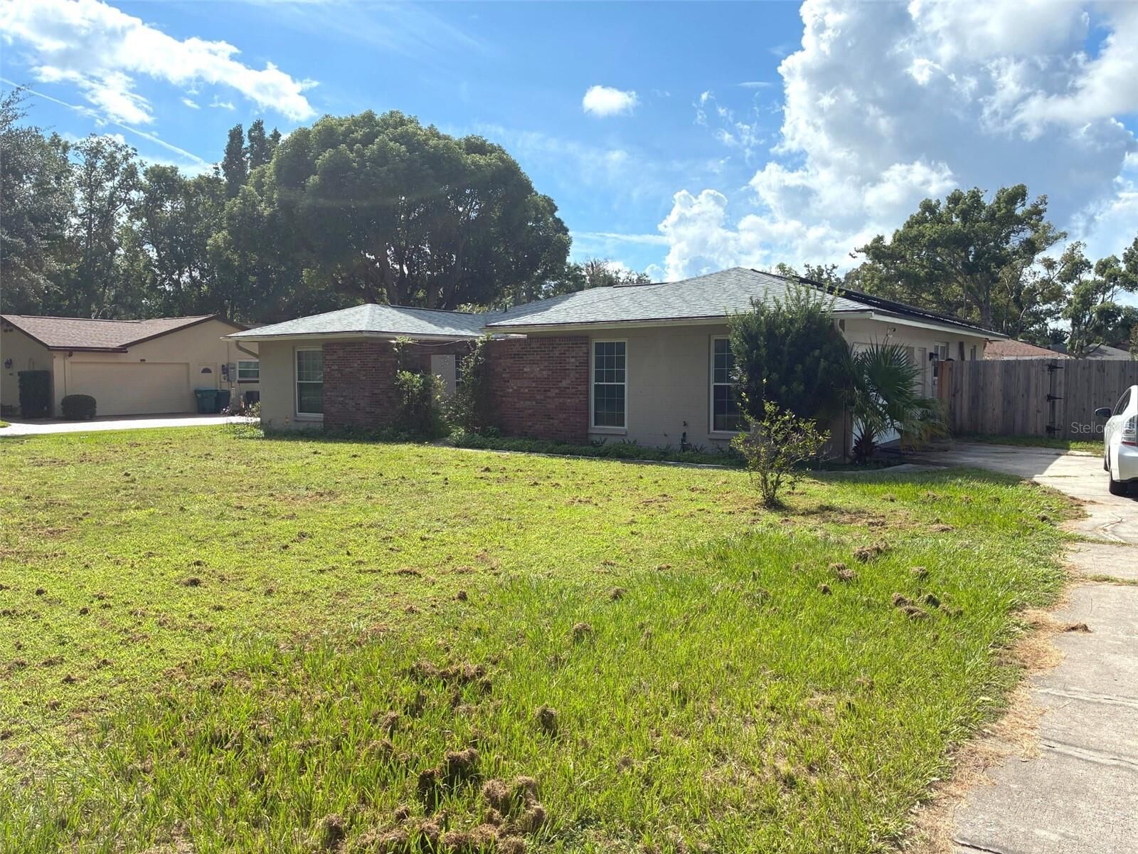 Property Photo:  615 Cambridge Court  FL 32750 