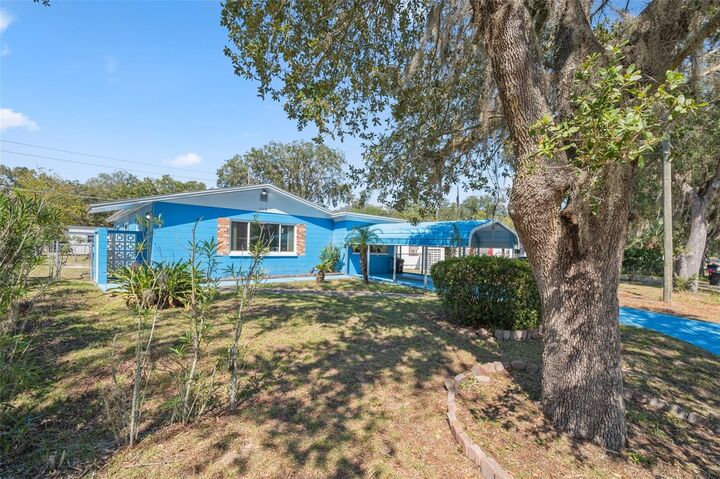 Property Photo:  1118 SE 19th Street  FL 32641 