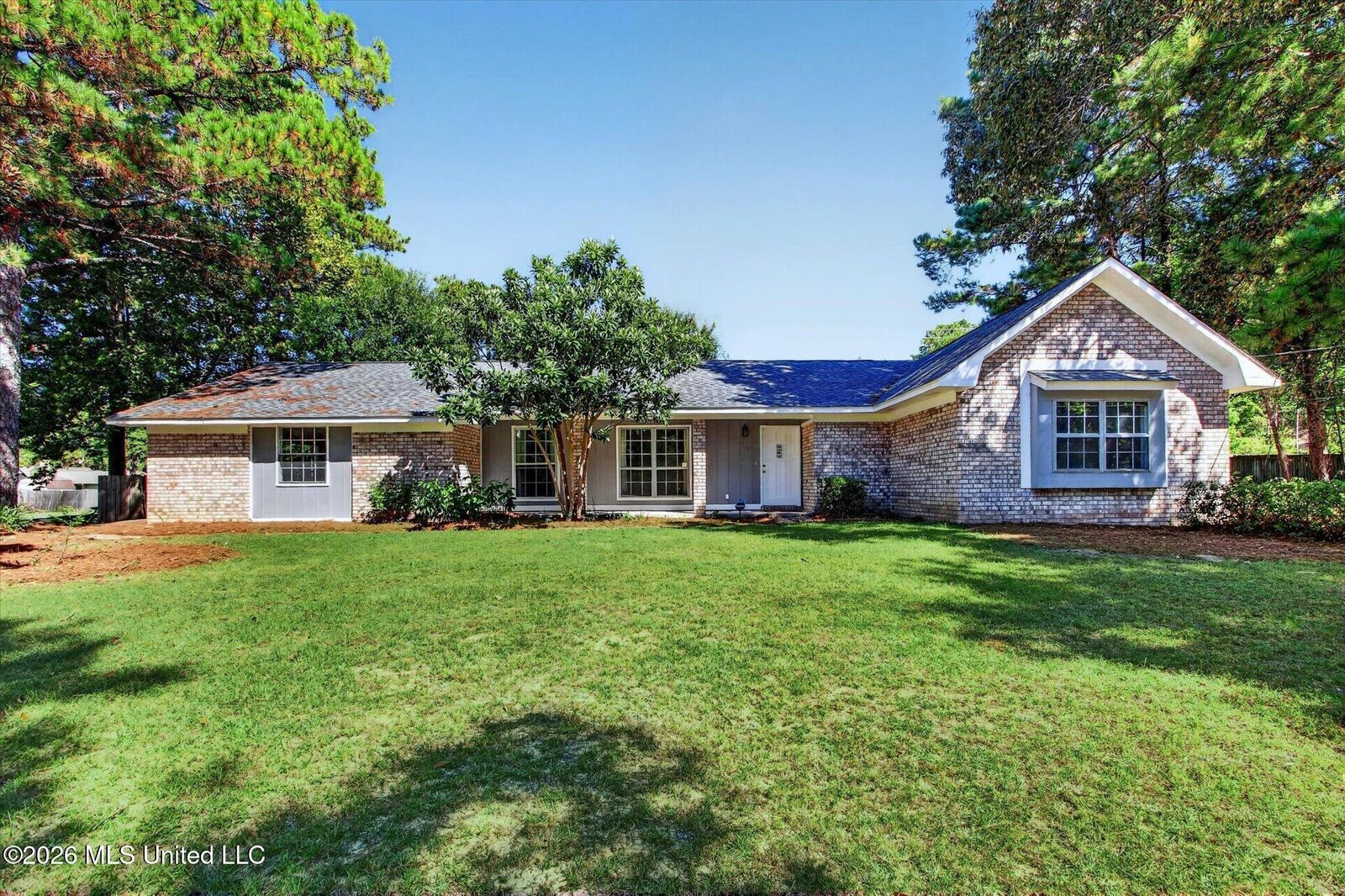 Property Photo:  147 Somerset Drive  MS 39402 