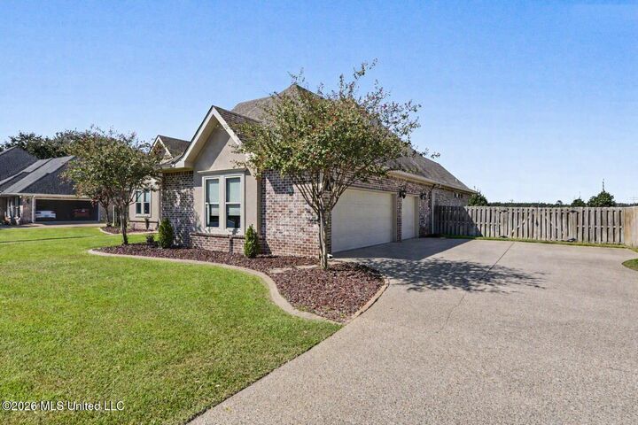 Property Photo:  3008 Oakleigh Circle  MS 39564 
