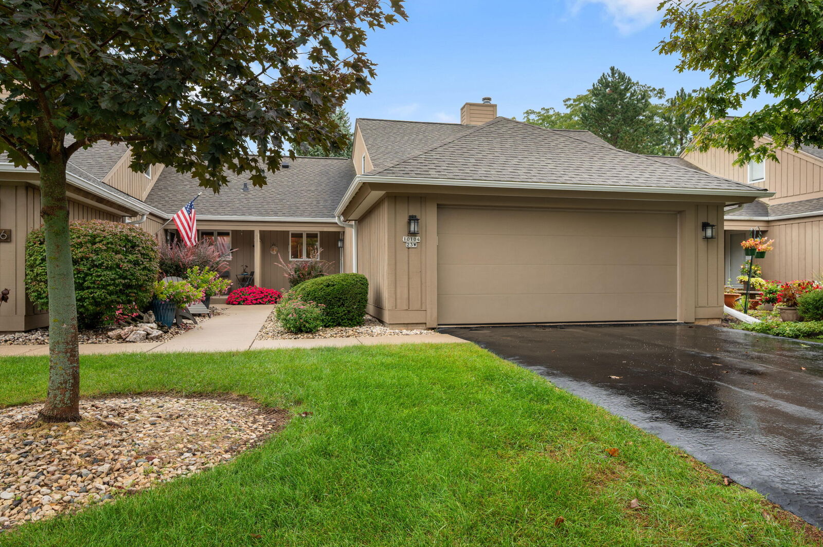 Property Photo: 10104 N Gettysburg Ct WI 53092