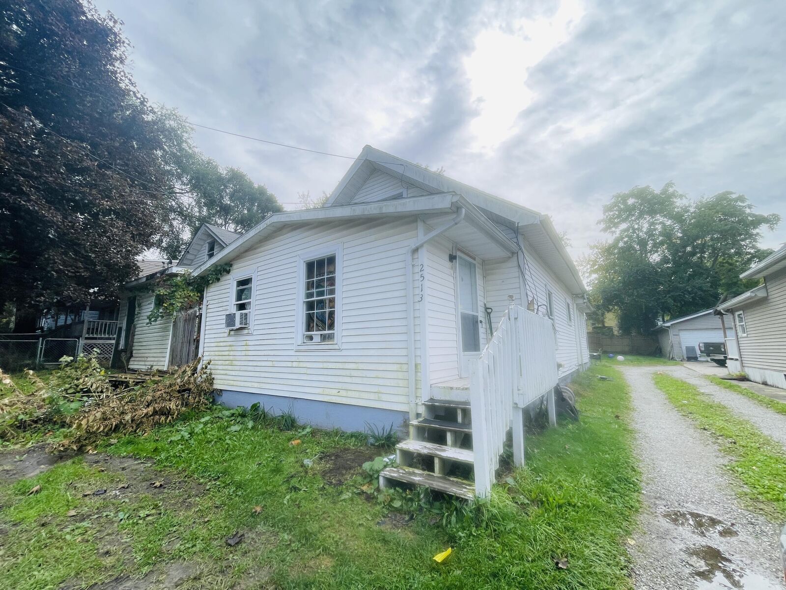 Property Photo:  2513 E Ganson Street  MI 49202 