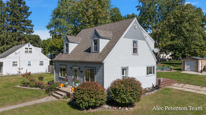Property Photo:  445 Green Street  MI 48837 