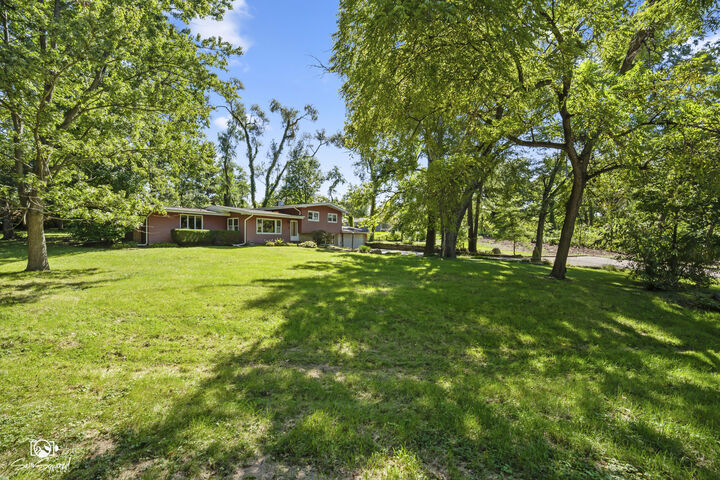 Property Photo:  162 Barbara Lane  IL 60451 