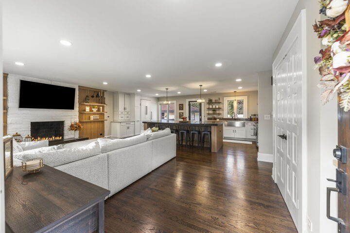 Property Photo: 390 S Kenilworth Avenue IL 60137